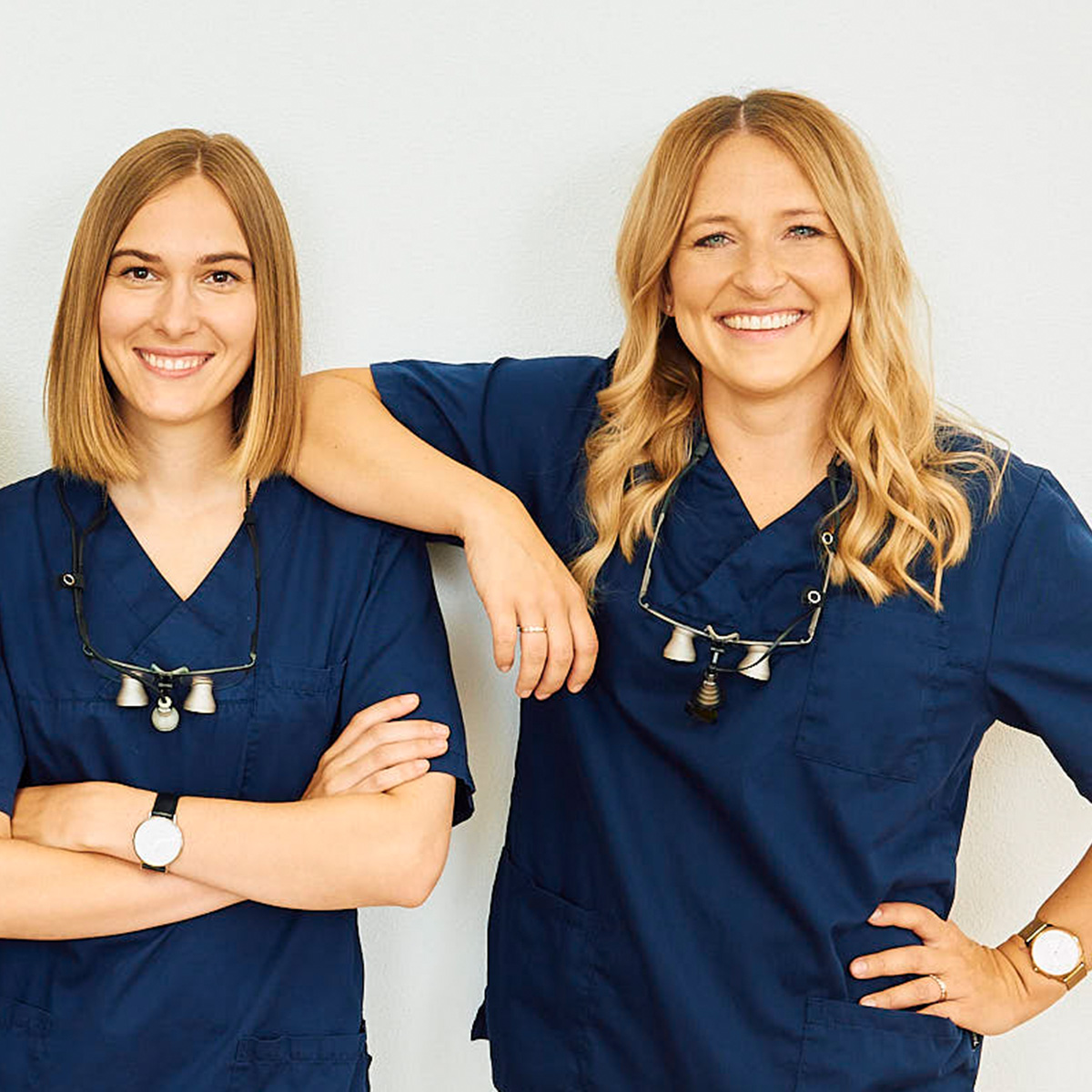 Lächelnde Zahnärztinnen in der Zahnarztpraxis Pfau in Rottweil